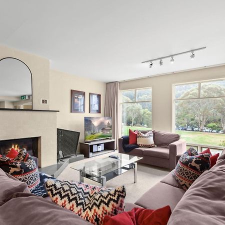 Village Green 2 Bedroom Loft Townhouse With Views Fireplace And Garage Parking Thredbo Exteriér fotografie