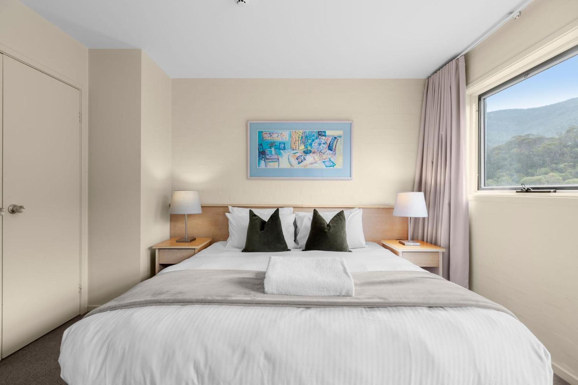 Village Green 2 Bedroom Loft Townhouse With Views Fireplace And Garage Parking Thredbo Exteriér fotografie