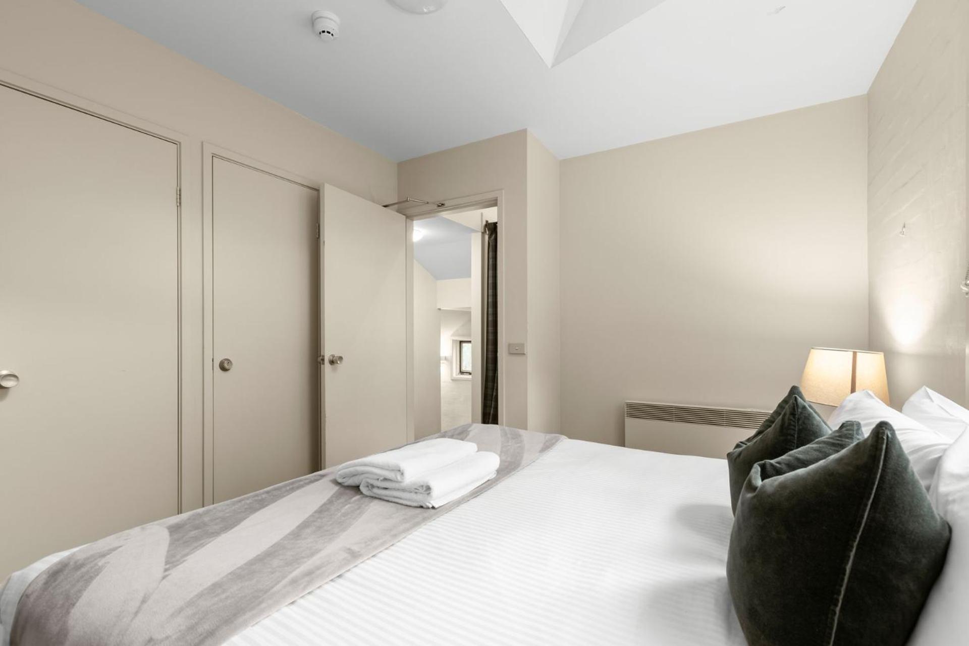 Village Green 2 Bedroom Loft Townhouse With Views Fireplace And Garage Parking Thredbo Exteriér fotografie