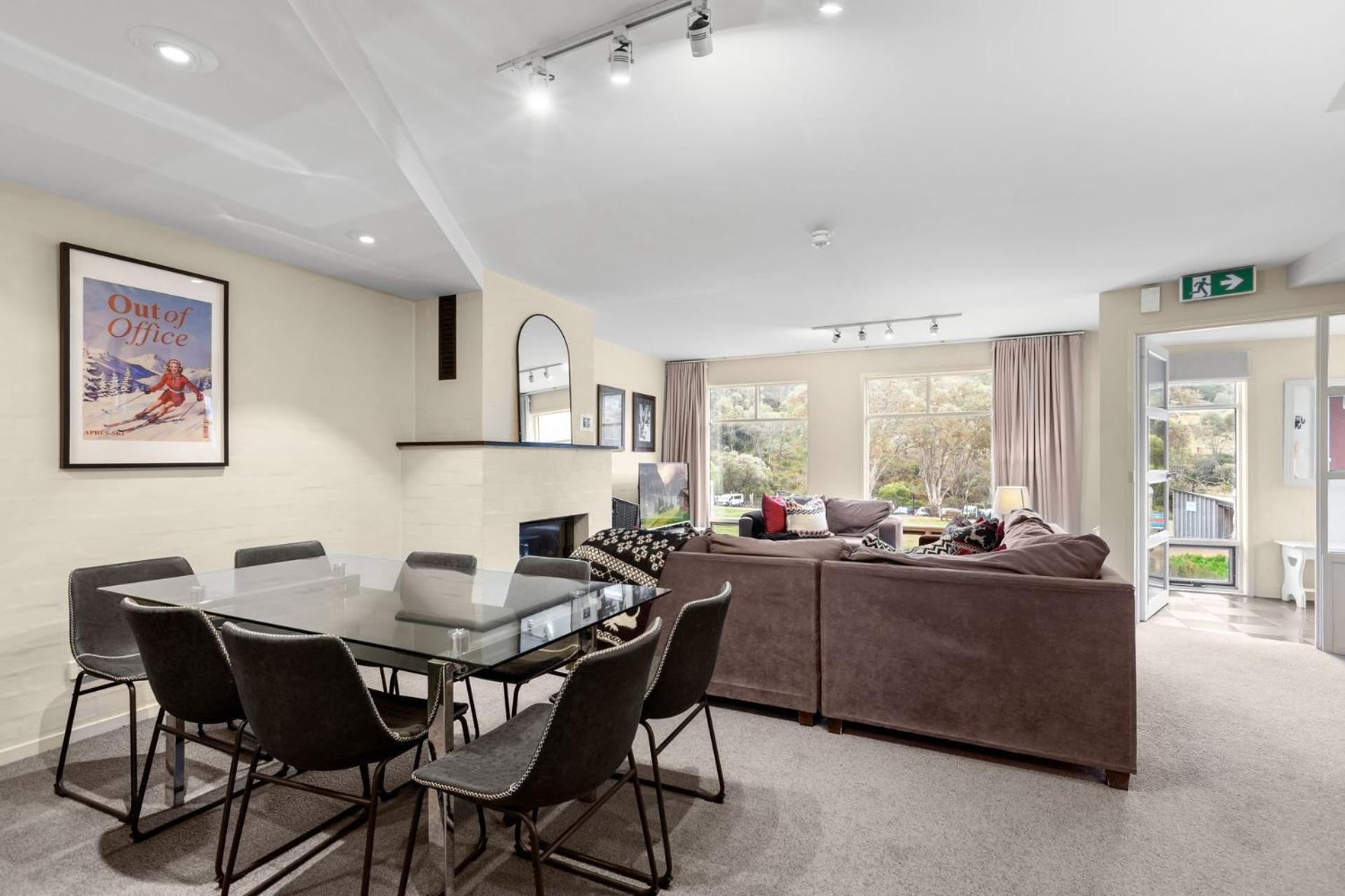 Village Green 2 Bedroom Loft Townhouse With Views Fireplace And Garage Parking Thredbo Exteriér fotografie